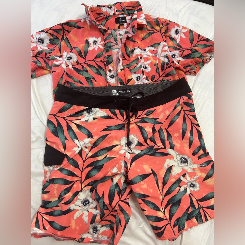Volcom Size Medium Top, Size 36 Bottom - image 1